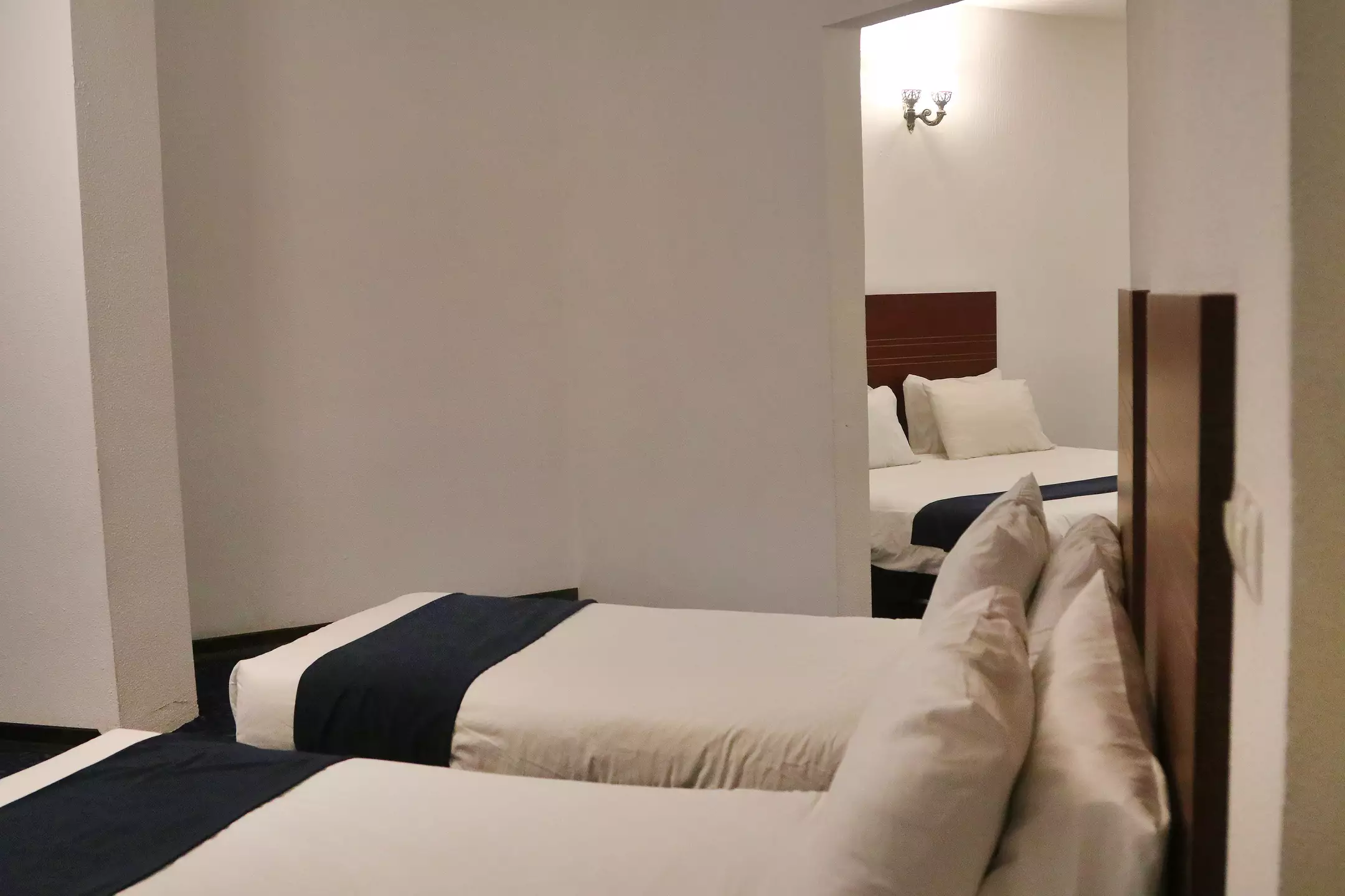Alibaba https://cdn.alibaba.ir/ostorage/hotel-accommodation-images/676944e07e75320ec907f714_سوئیت 1 خوابه 4 نفره (1).webp